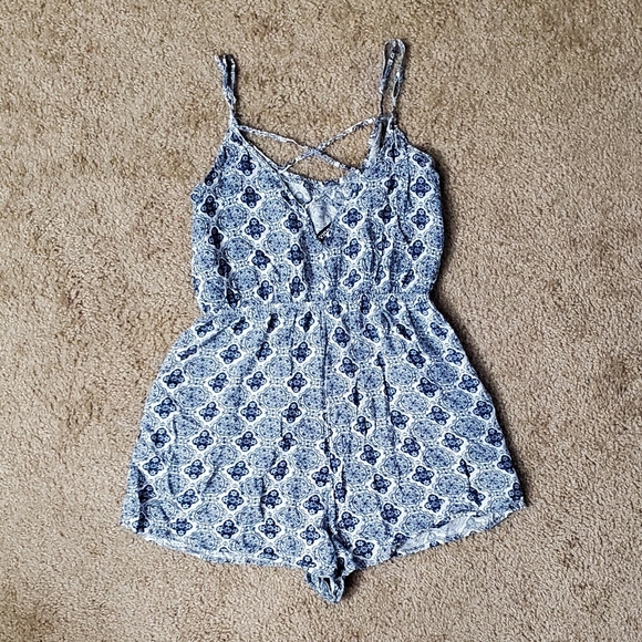 4/$10 H&M Blue and White Paisley Romper - Picture 2 of 2